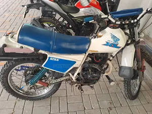 Honda XL 125 2000 White