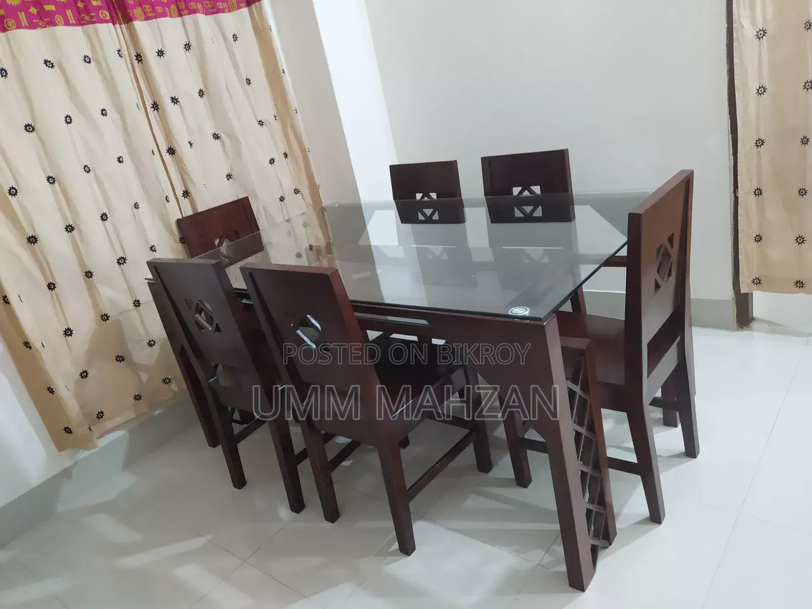 কানাডিয়ান ও মেহগনি কাঠের এই ডাইনিং টেবিল টি বিক্রি হবে