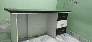 কম্পিউটার টেবিল