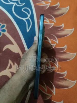 Tecno Spark 30 128 GB Yellow
