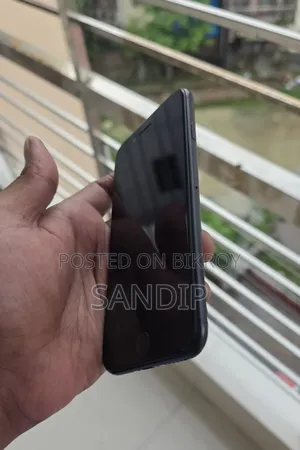 Apple iPhone SE (২০২০) ১২৮ জিবি কালো