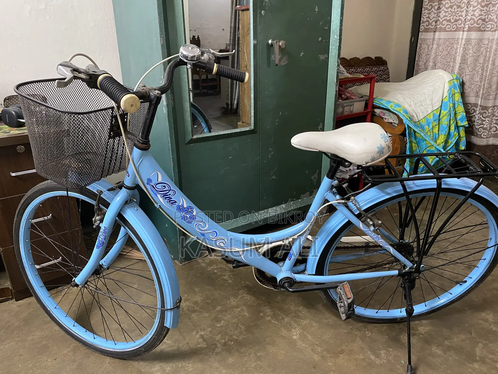 Bicycle in Good Condition for Sale | With Basket and Carrier