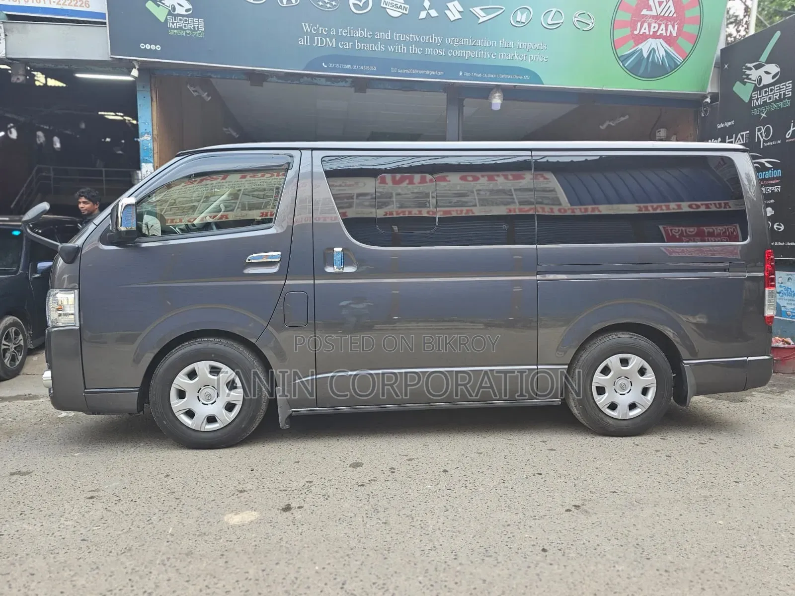 Toyota HiAce 2012 Gray