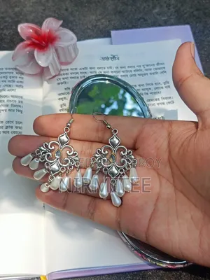 হাতে বানানো সুন্দর গয়না
