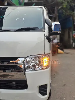 টয়োটা হাইএস ২০২০ সাদা