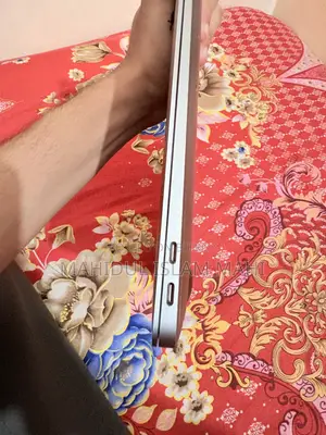 New Laptop Apple MacBook Air 2020 8GB Intel Core i3 SSD 256GB