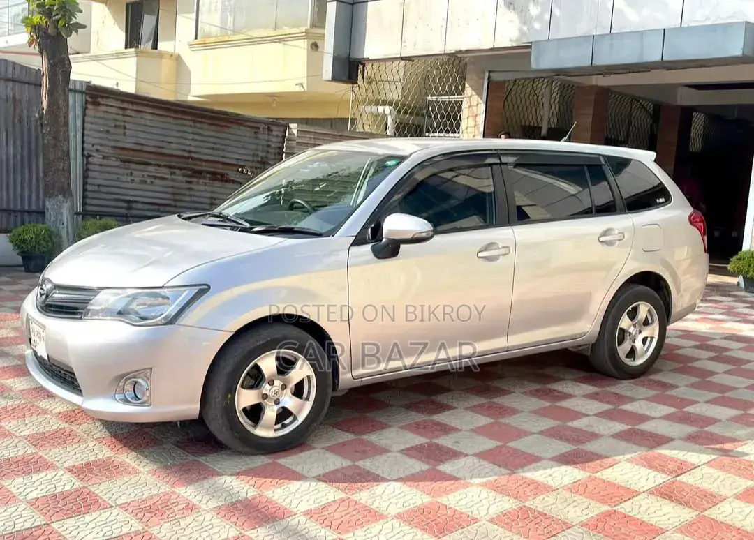 Toyota Corolla Fielder 2012 Silver