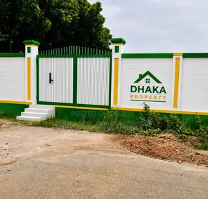 Nearby Park 7.5 Katha East At Sector-13