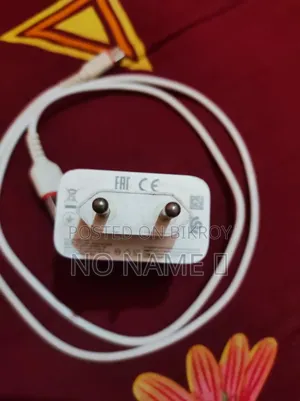 Oppo ফোনের অরিজিনাল চার্জার । কেবল শুধু মার্কেট থেকে কেনা হয়েছিল।
