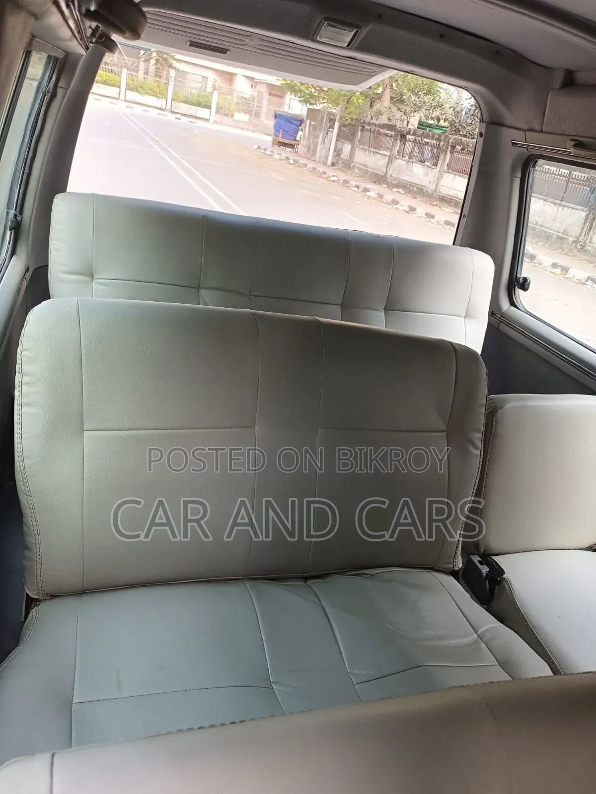 Mitsubishi L300 2010 White