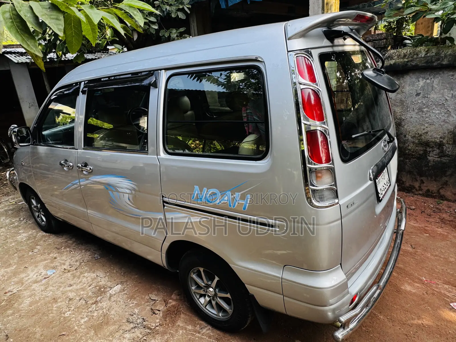 Toyota Noah 2.0 Front Wheel Drive (8 Seater) 2005 Silver