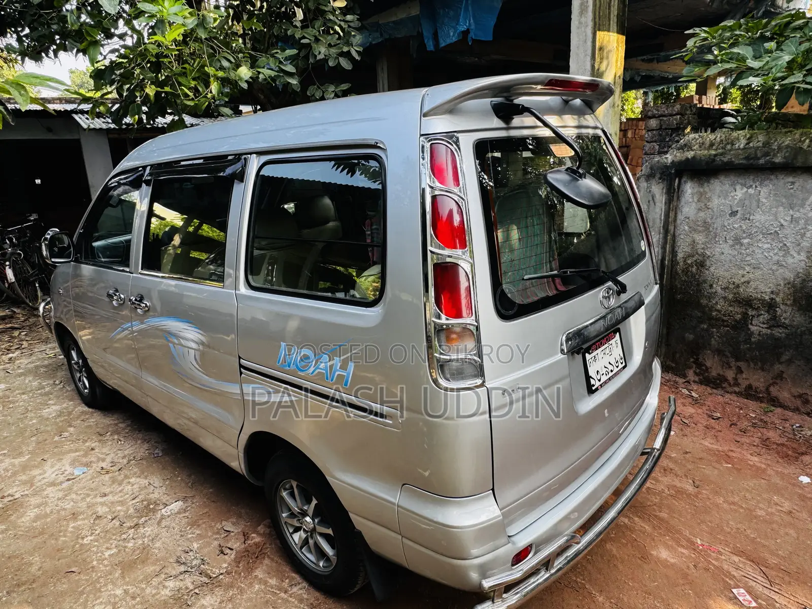 Toyota Noah 2.0 Front Wheel Drive (8 Seater) 2005 Silver