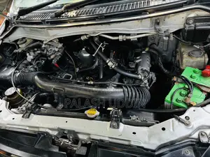 Toyota Noah 2.0 Front Wheel Drive (8 Seater) 2005 Silver