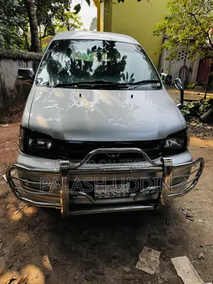 Toyota Noah 2.0 Front Wheel Drive (8 Seater) 2005 Silver