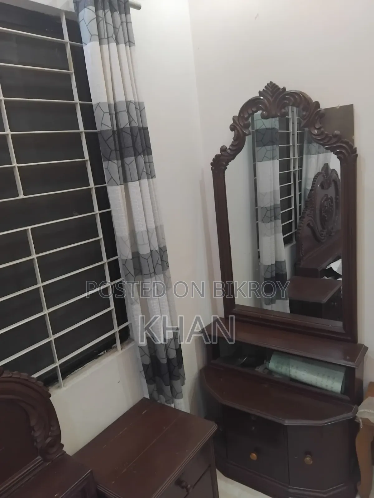 ড্রেসিং টেবিল