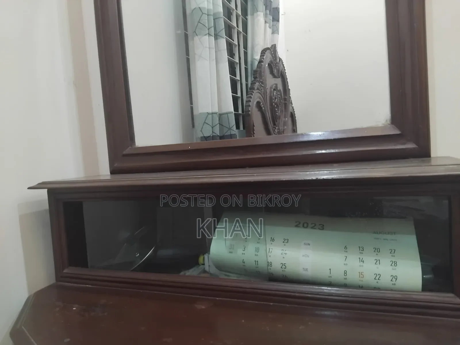 ড্রেসিং টেবিল