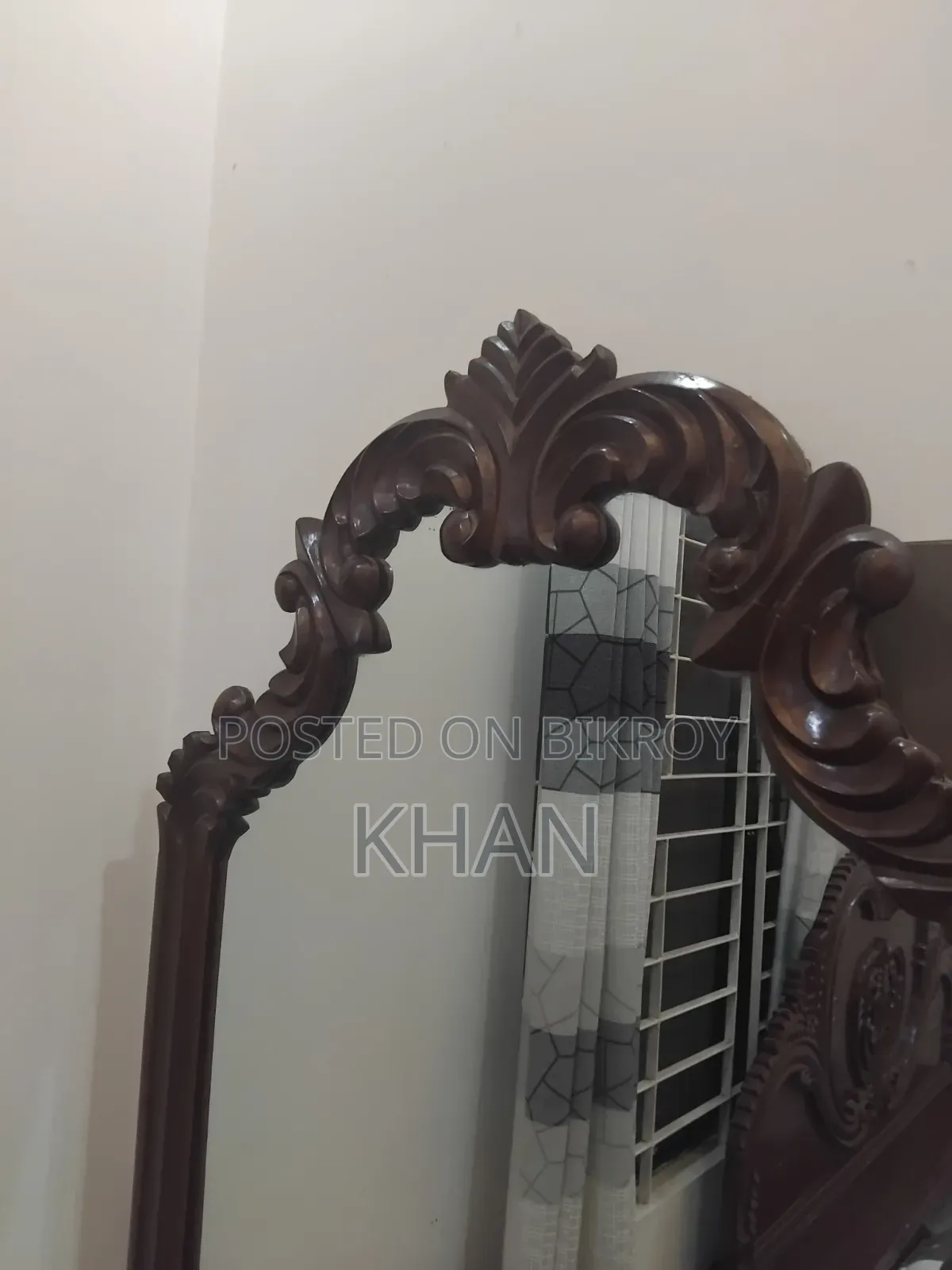 ড্রেসিং টেবিল