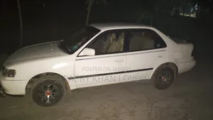 Toyota Corolla 2000 White