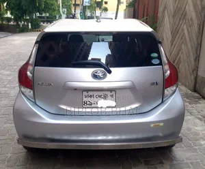 Toyota Aqua 2017 Silver