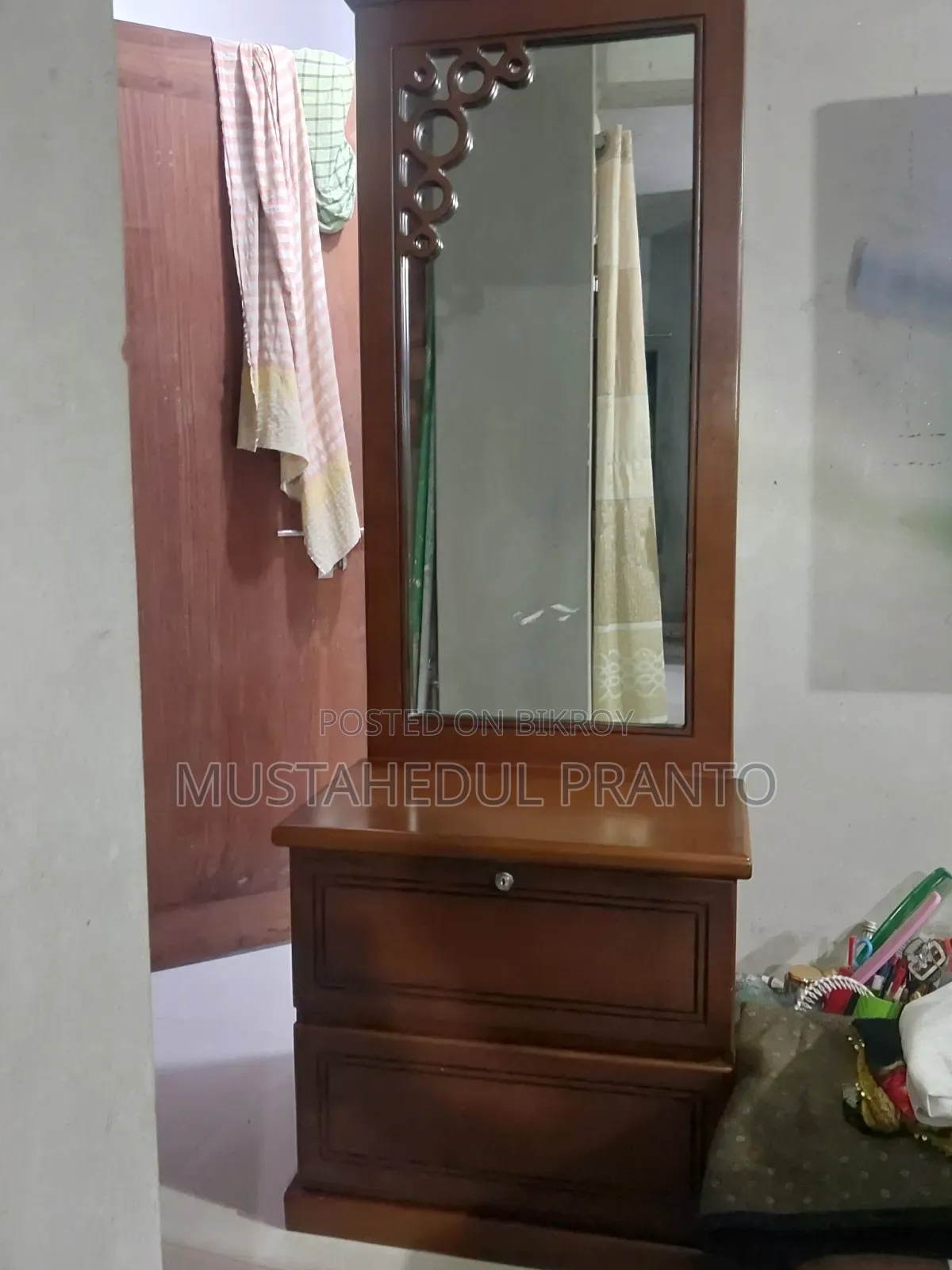 Almirah Dressing Table
