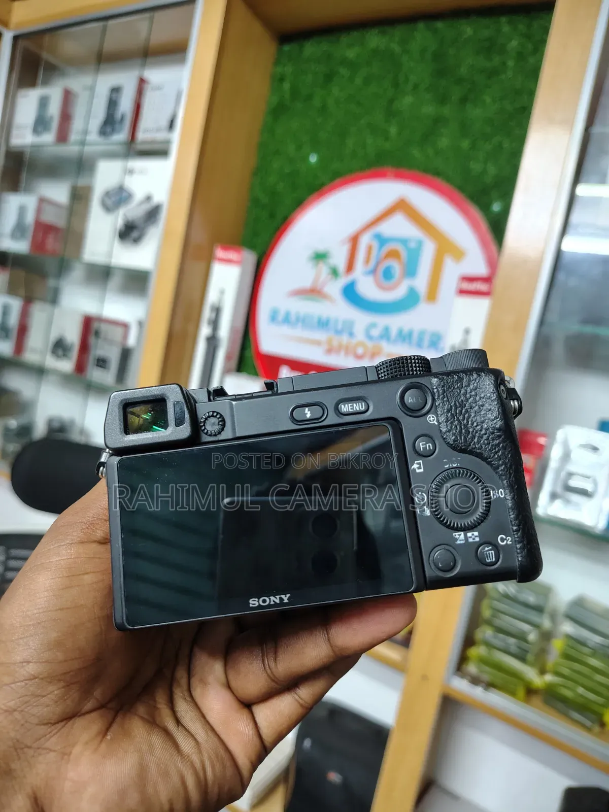 Sony Alpha A6100 Mirrorless Camera With 16-50mm Lens