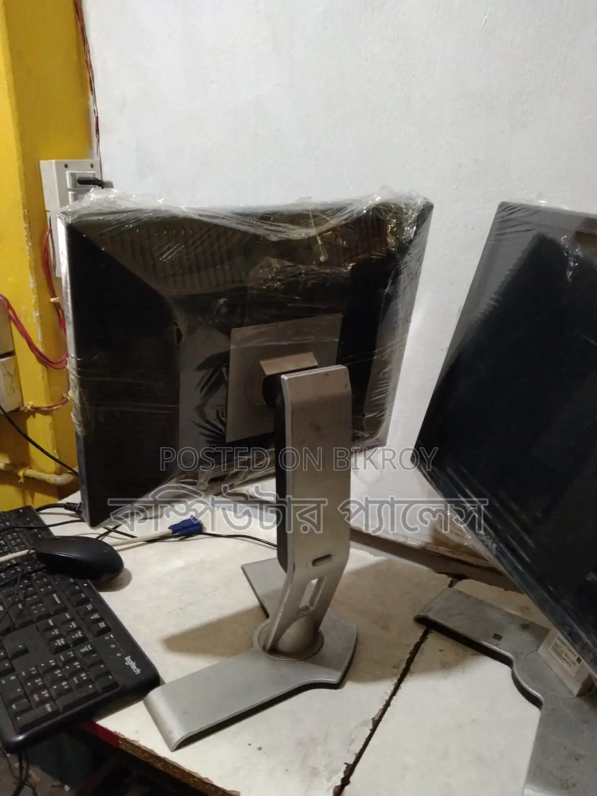 Hydraulic Moving Dell Brand 17" 100% Full Fresh Monitor