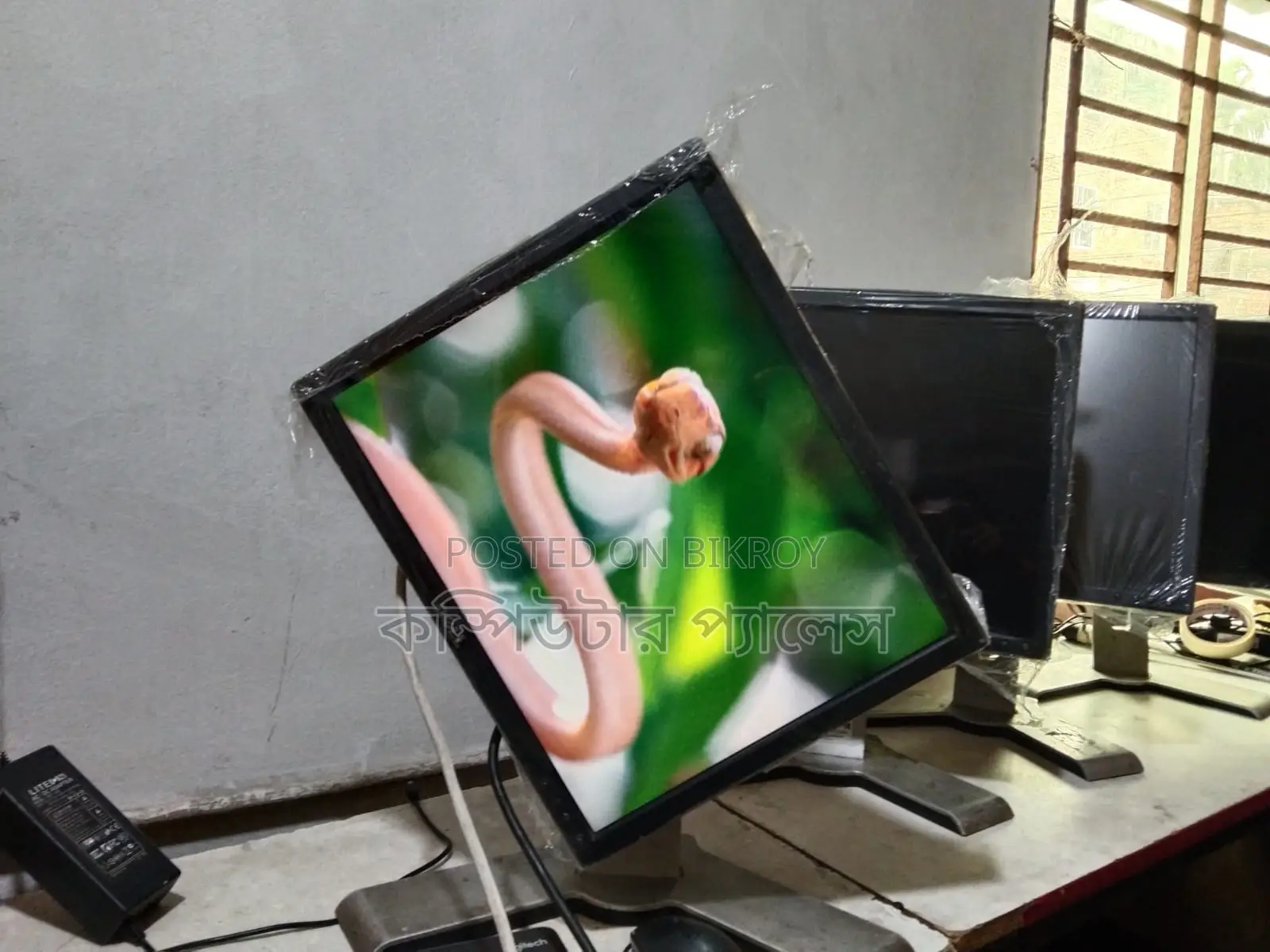 Hydraulic Moving Dell Brand 17" 100% Full Fresh Monitor