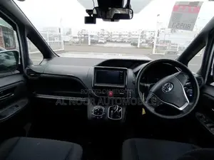 Toyota Noah 2021 Silver