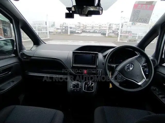Toyota Noah 2021 Silver