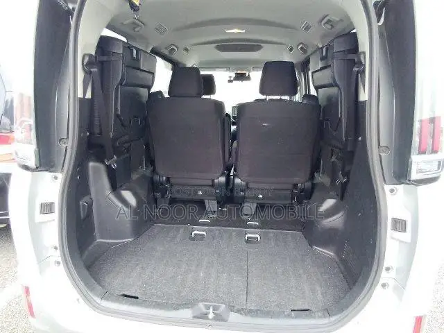 Toyota Noah 2021 Silver