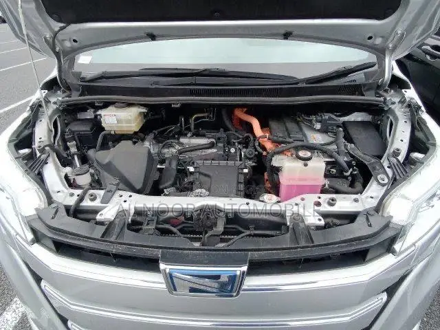 Toyota Noah 2021 Silver