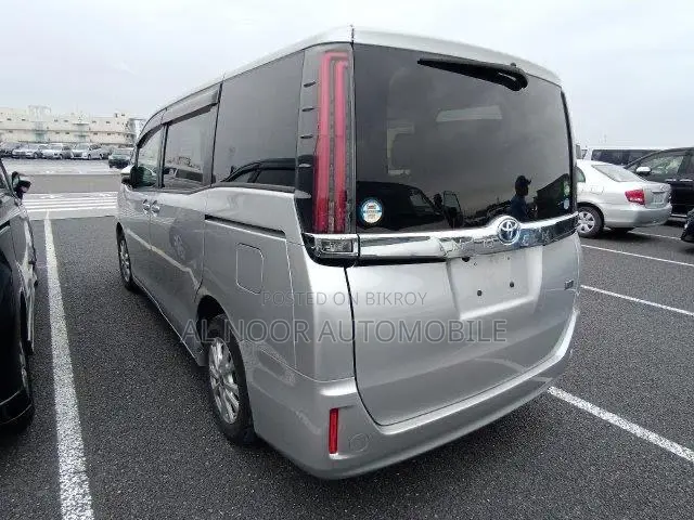Toyota Noah 2021 Silver