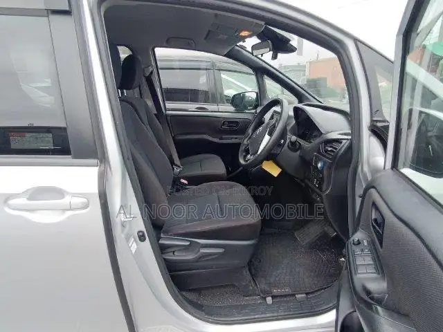 Toyota Noah 2021 Silver