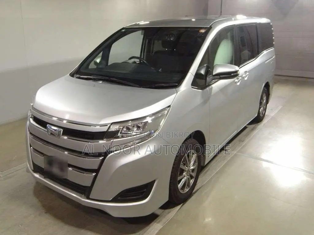 Toyota Noah 2021 Silver