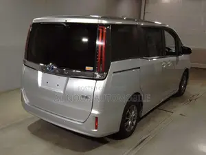Toyota Noah 2021 Silver