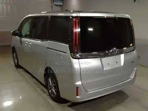 Toyota Noah 2021 Silver