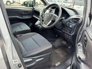 Toyota Noah 2021 Silver
