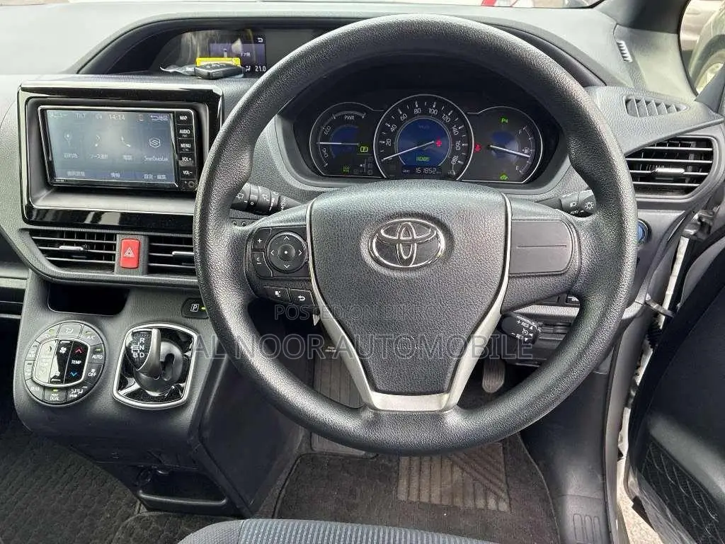 Toyota Noah 2021 Silver
