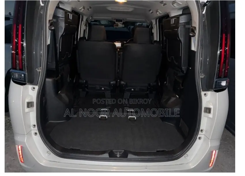 Toyota Noah 2021 Pearl