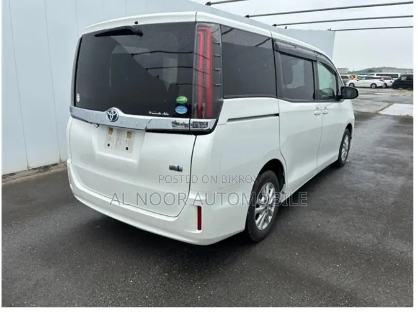 Toyota Noah 2021 Pearl