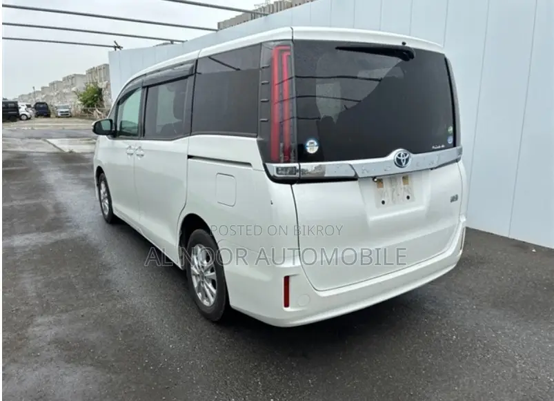 Toyota Noah 2021 Pearl