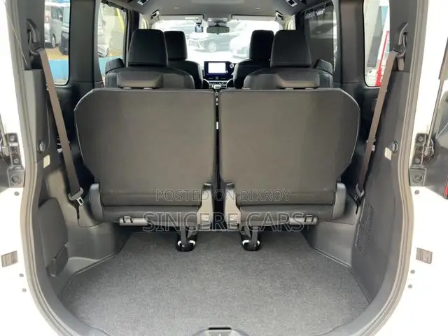 Toyota Noah 2022 Pearl