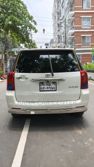 টয়োটা রাউম ২০০৪ পার্ল