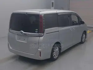 Toyota Noah 2021 Silver