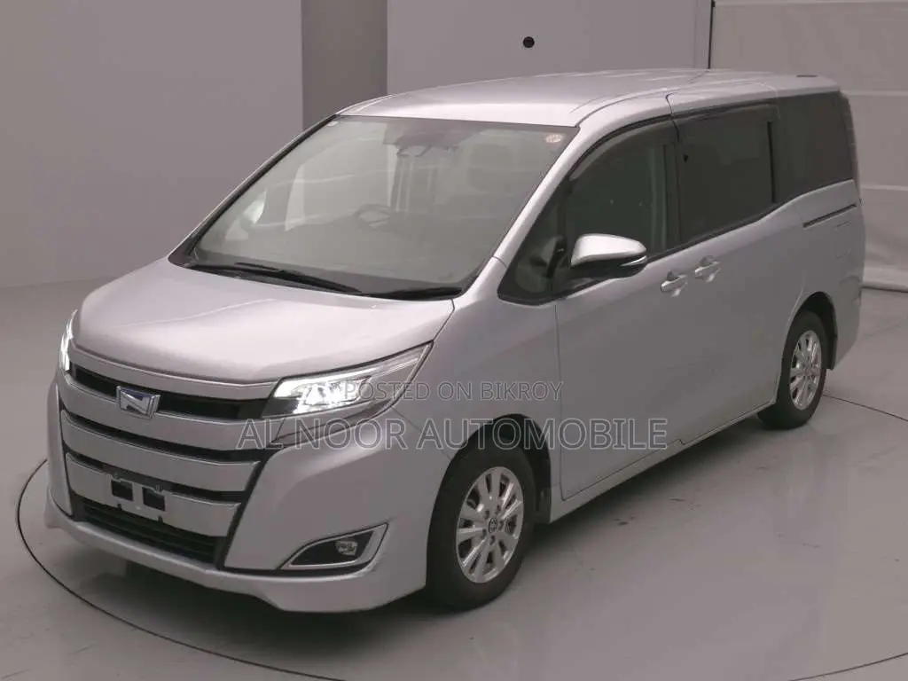 Toyota Noah 2021 Silver