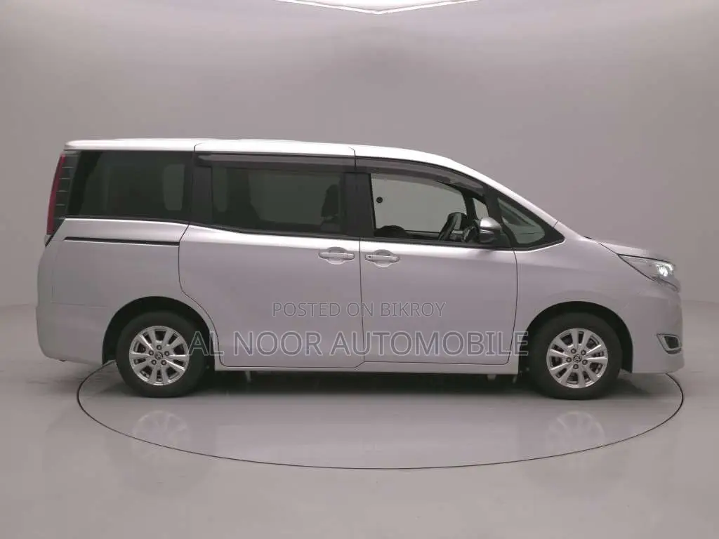 Toyota Noah 2021 Silver