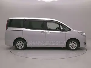 Toyota Noah 2021 Silver