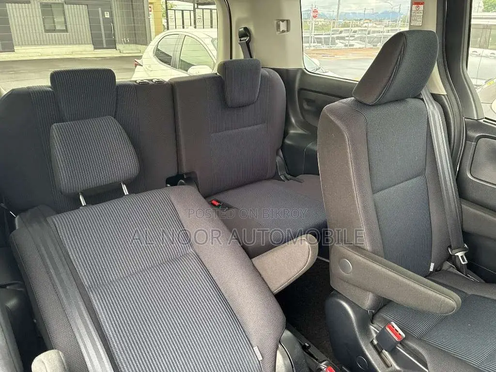 Toyota Noah 2021 Silver