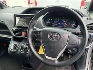 Toyota Noah 2021 Silver