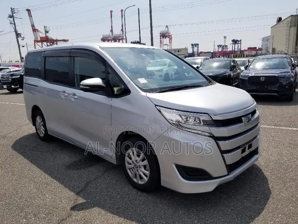 Toyota Noah 2021 Silver